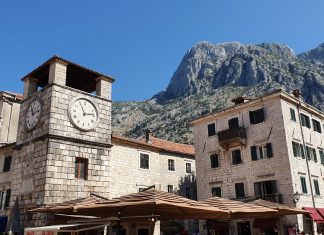 Montenegro – the pearl of the Adriatic Námestie zbraní s hodinovou vežou